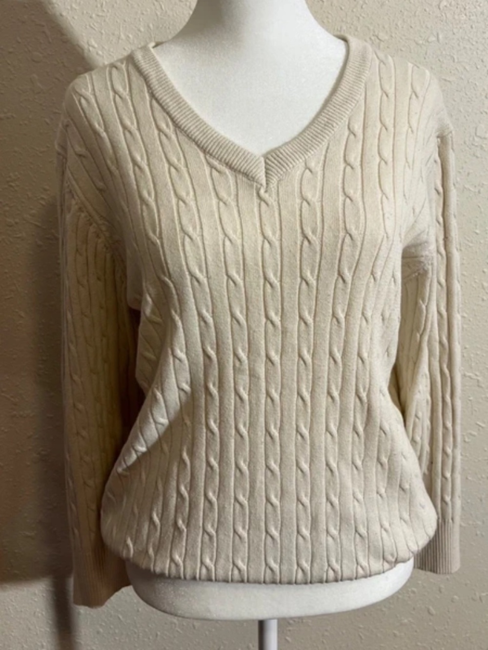 26 International Cable Knit Sweater | L